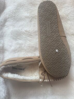 Minnetonka Tan Suede Moccasin Slippers with Bow